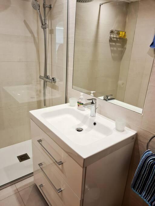 Estepona Port Beachside Apartment - Marina Bay Exterior foto